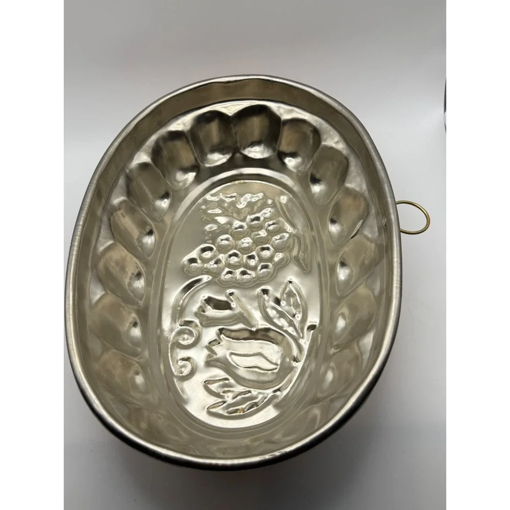 Vintage Copper Oval Jello Mold Grapes Leaves Embossed Wall Made in Korea‎ 11.25